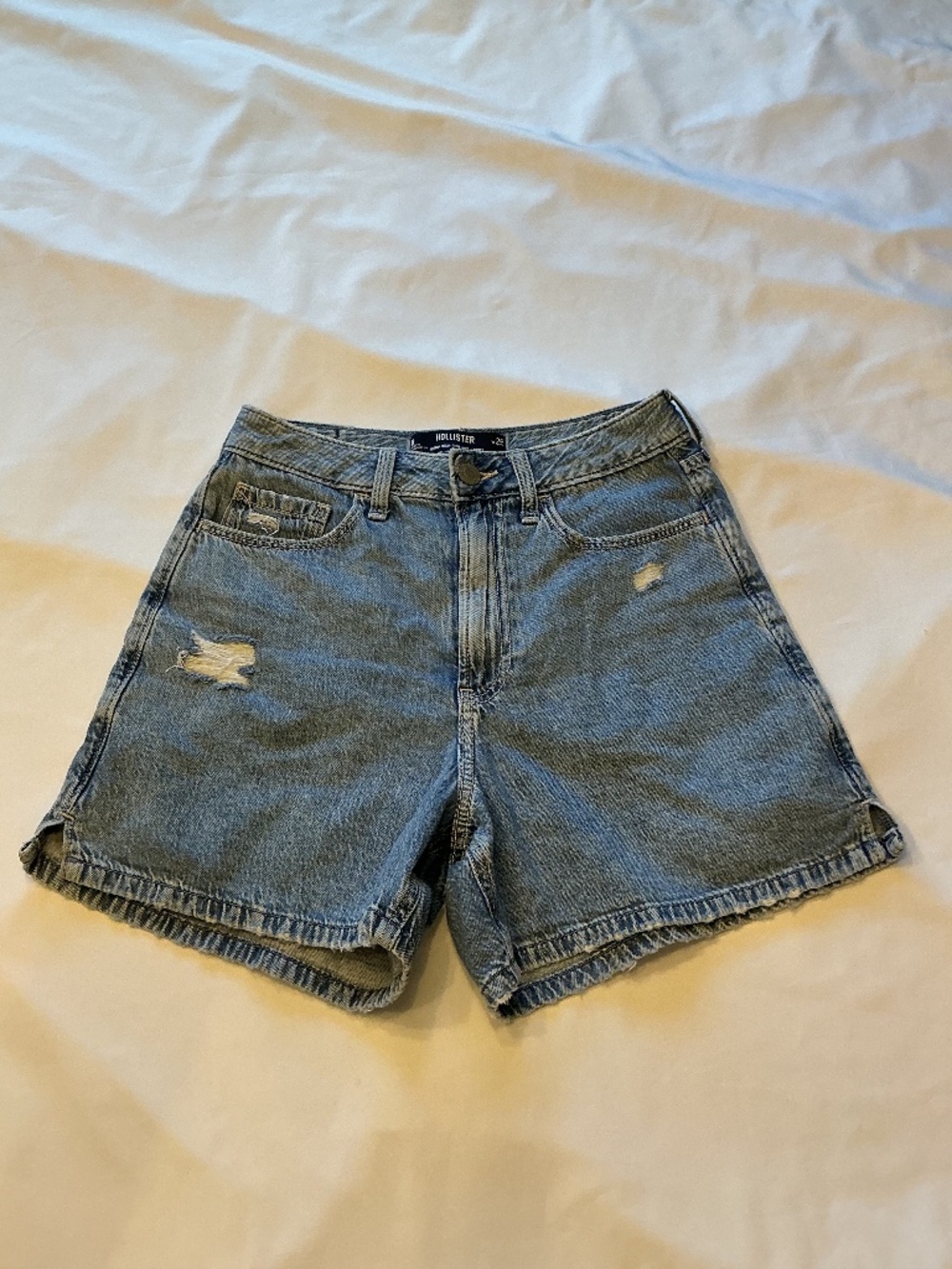 HOLLISTER Ultra High Rise 90s Shorts